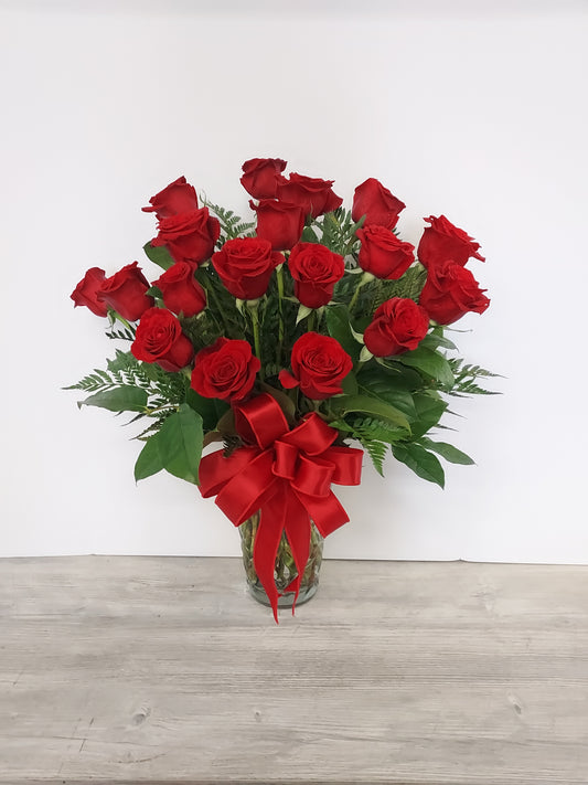 Arrangement Vased - 18 Roses